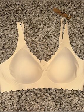 Celeste D’or Curve Scalloped Deep V Push-Up Seamless Wireless Jelly Bra
